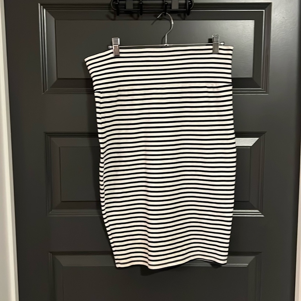 Lily Black Striped Skirt - Size Large Navy/White
